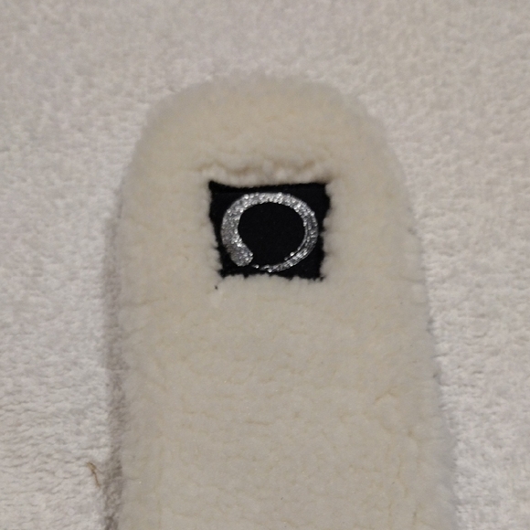 Cozy White Fuzzy Slippers - Picture 4 of 4